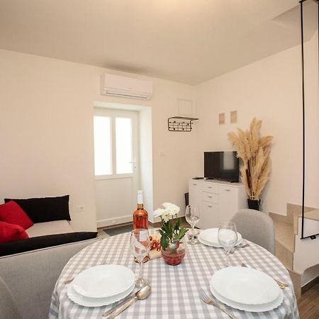 Studio Apartman Amalie Pazin Exterior foto