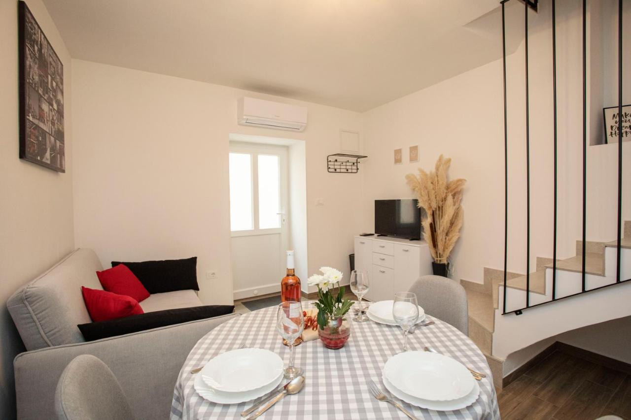 Studio Apartman Amalie Pazin Exterior foto