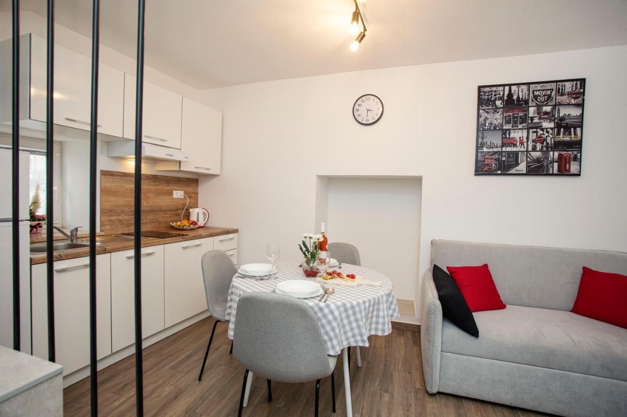 Studio Apartman Amalie Pazin Exterior foto